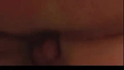 Olgun kızıl saçlı maskeli sikiliyor ve pürüzsüz amına büyük yarakla boşalıyor