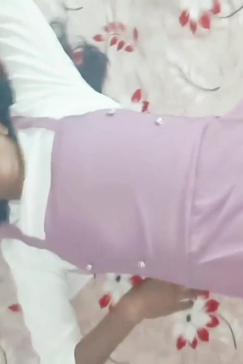 सुमन भाभी चुदाई के बाद अपनी बड़ी चूत खोलती है