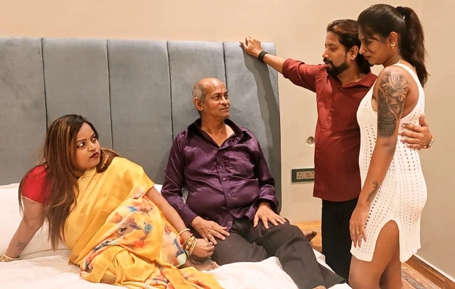 Old Father in law and step son hardcore sex with her step daughter Tejaswini bhabhi thresome and foursome gangbang video