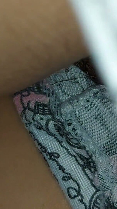 Sora mea vitregă mă lasă să-i ating fundul și să-i dau jos pantalonii pentru prima dată | Clip 1