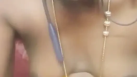 Aku bugil di panggilan video, fingering memek be basahku, masturbasi & tampar pantat bahenol cewek kulit hitam ini! Indianhotwifex