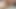 Güzel küçük esmer güzel bir sutyen iç çamaşırı ve ultra seksi külotla yürürken fışkırtıyor