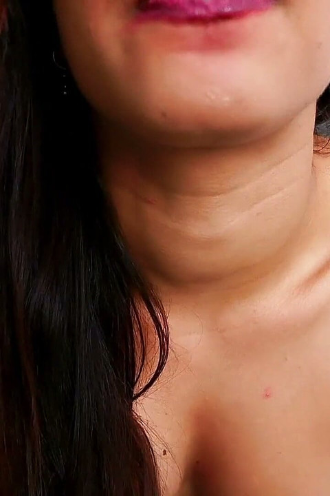 好假阳具插在我阴道里, 口水流得很满