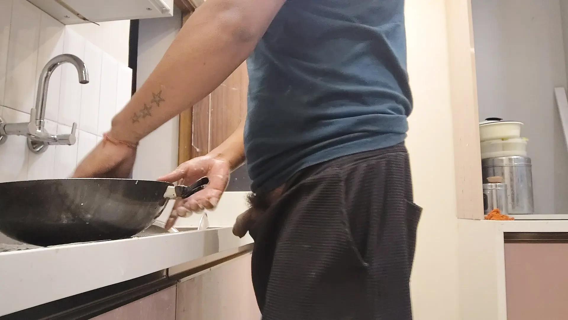 Ek bar ki ladki ke liye main khada ho gaya khidki Se