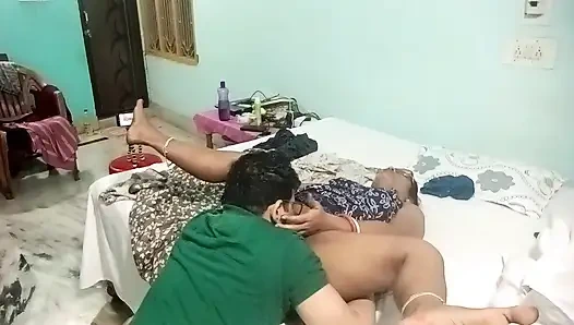 Neighbour Friends Wife Hot Sex at Porn Photographer's Home