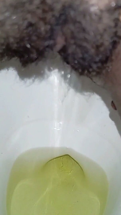 Peeing in the bath | Clip 1