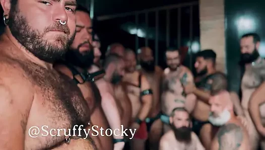 Sitges bukkake 14 bears grup seks partisi 3 4k