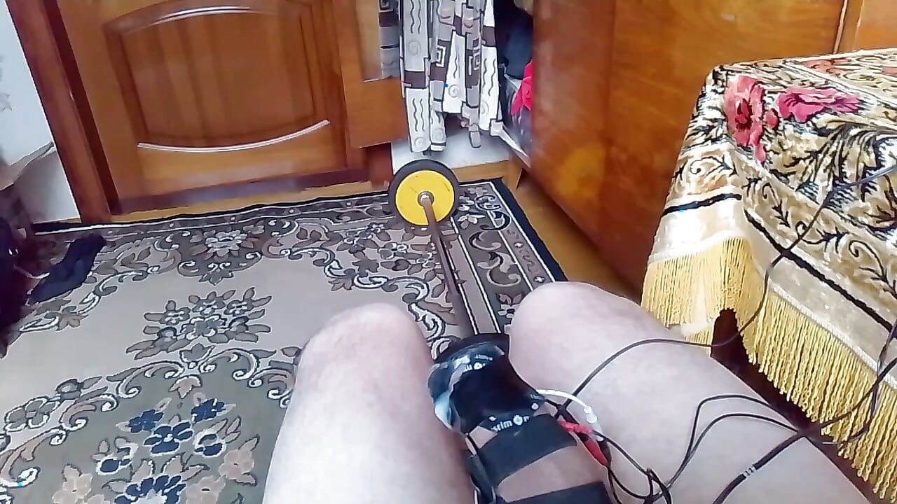 Çok büyük elektro boşalması. Çok güçlü boşalma. İki elektro uyaran seks oyuncağı.