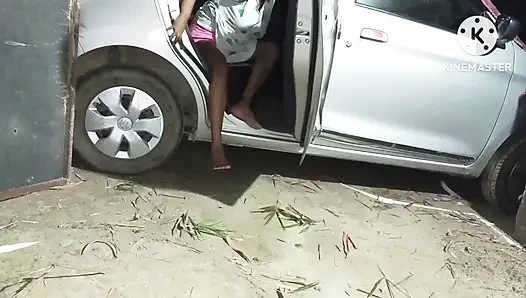 Sezon 161. Kıyafetlerini arabada aç. Erkek arkadaş onu önünde sikiyor