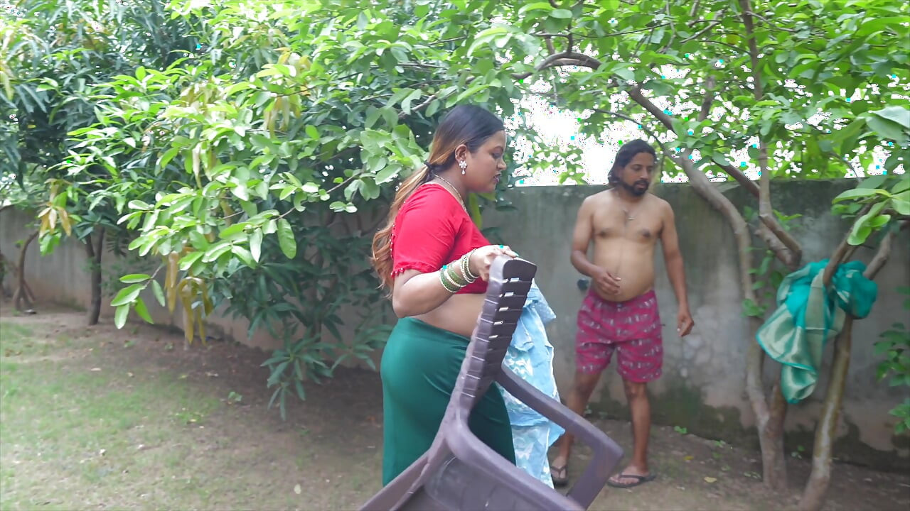 Tina Nandy visitó una amiga en casa por diversión