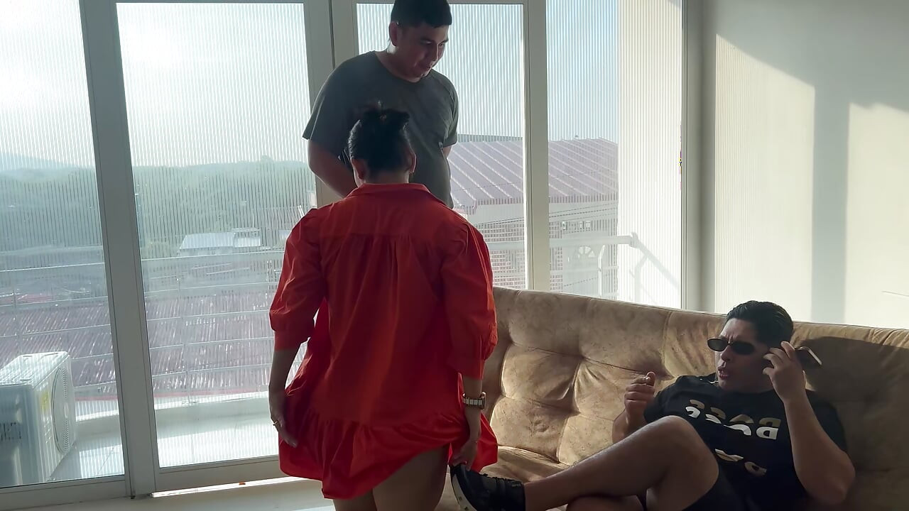 I Fuck the Stepdaughter of a Blind Man Next to Him, Semen Falls on Him and He Thought It Was Cream