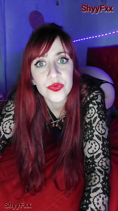 Shyyfxx a Hungry Vampire Who Uses You to Relieve His Roleplay Fever JOI