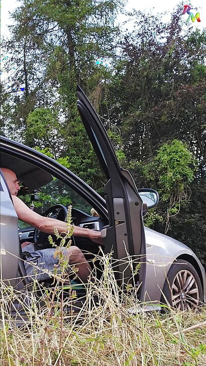 Odmorio sam se od vožnje letnje večeri... Automobili koji voze skoro uhvaćeni!