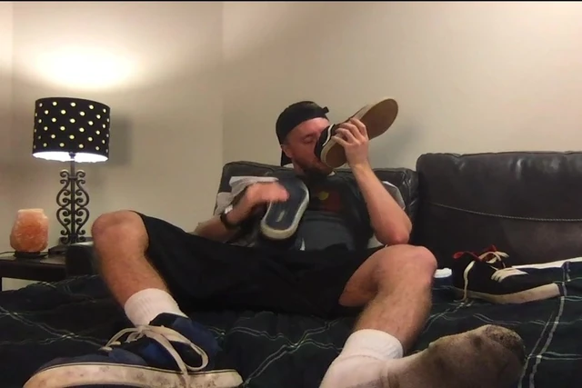 Skater sniff and Jerk Sneakers