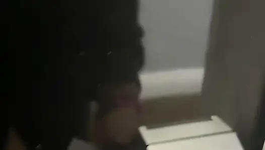 Ngentot di gym ngentot buru-buru! Tante super semok ini dientot habis-habisan sama kontol besar pria kulit hitam