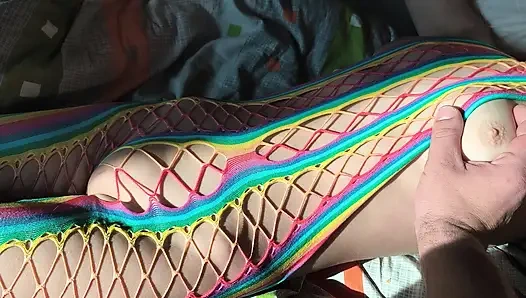 Сексуальная костюмированная сводная сестра позволяет мне дотронуться до ее тугой девственной киски и следовать за ее контуром