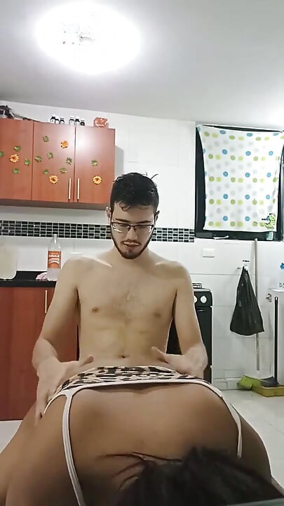 18-letnia brunetka duże sflaczałe cycki z Nowego Jorku Stanów Zjednoczonych rucha wielkiego kutasa swojego przyrodniego brata część 9