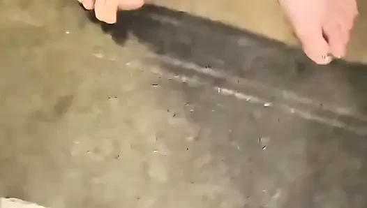 Hadiah untuk tetangga: fantasi kaki bau