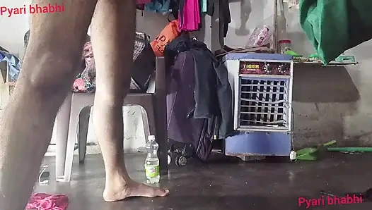 Göt amcık sikiyor yarak emiyor göğüslerini emiyor memeden süt emiyor ve domaltarak yarağa oturuyor ve doğrudan Hintçe seste yatıyor