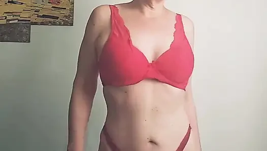 Günü doğru başlatmak için seksi bir striptiz. Beğendin mi?