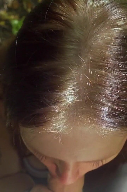 Πίπα και κατάποση χύσια στο πάρκο POV