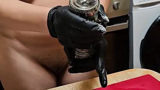 Yeni Emma'nın yemek pişirme şovu. S1e2: sarımsaklı ekmekler ve çıplak memeler.