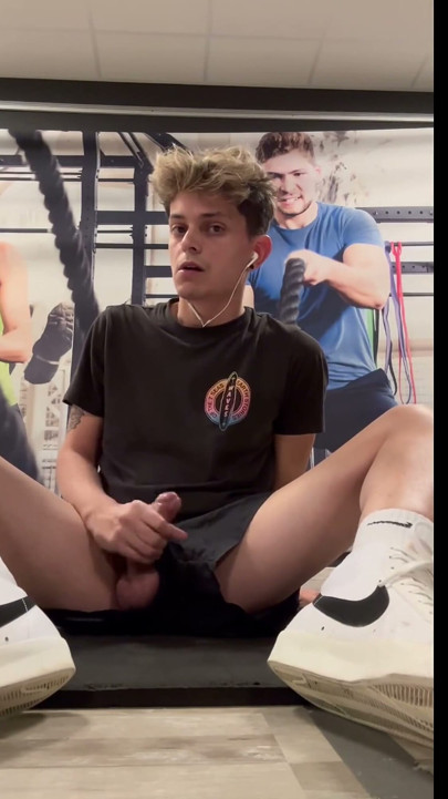 Got Horny in the Gym While Training so I Decided to Take the Risk and Jerk off Hoping to Get Caught