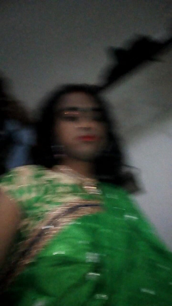 Crossdresser puši kurac