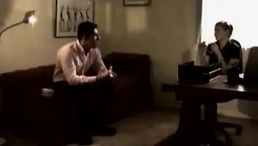 Olgun sarışın ateşli oyuncu seçmelerinde zonklayan büyük zenci gırtlağına kadar alıyor