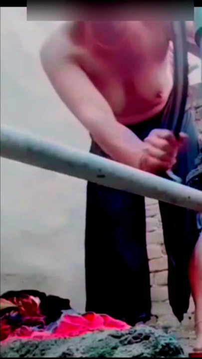 Ateşli Pencaplı genç kız seksi bir banyo yapıyor | Klip 2