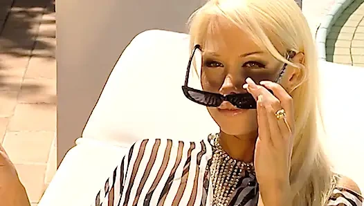 Meyve, Güneş Işiği Ve Gösterişin Mükemmel Bir Vücut