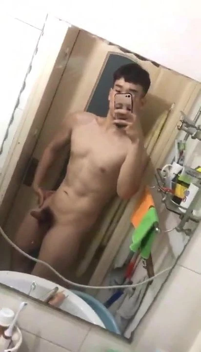 cute twink posing nude for phonecam (11'')