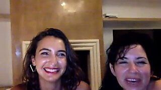Moeder en dochter melken de familie webcam cashcow -snipit 2