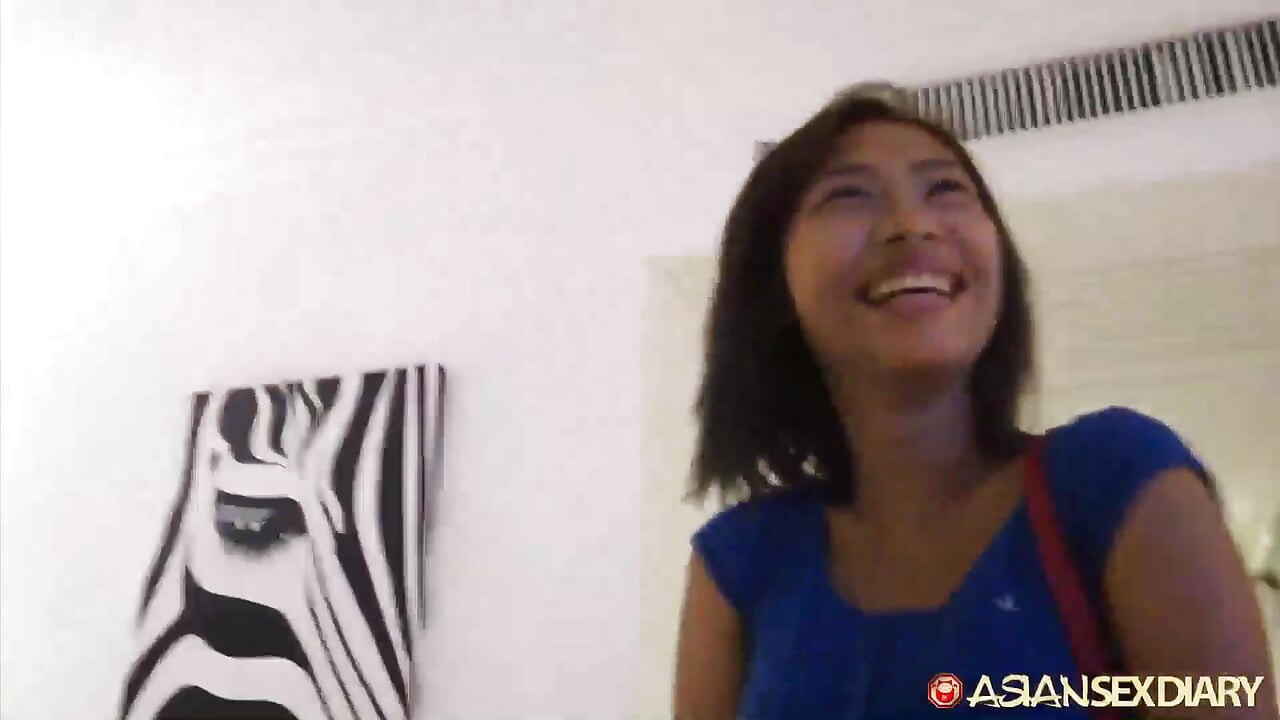 Asiansexdiary orang asing dicrot sperma hangat di dalam memek botak asia