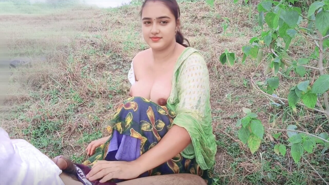 Gav ki Gawar ladki Jungle me khus kar rahi hai, Khubsurat ladki Apni pussy ki pyas apne BF ke Cock se bujha rahi hai Full HD