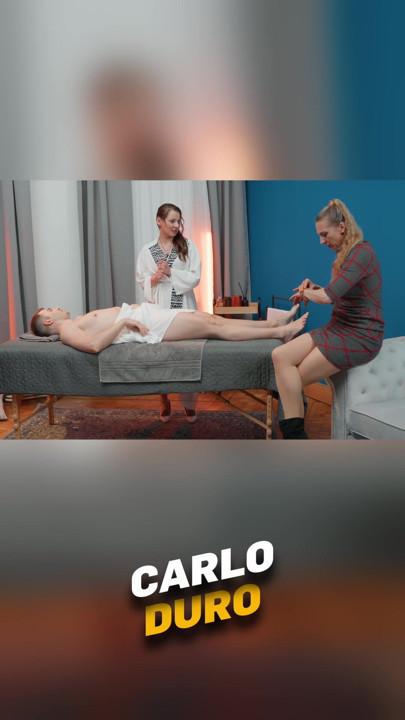 Μια ώριμη γυναίκα δεν έχει πρόβλημα να γαμήσει το θετό γιο της φίλης της ακριβώς μπροστά της