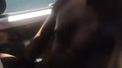 Kraken - asyalı eşcinsel genç kız yolda takside mastürbasyon yapıyor