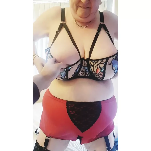 GRANNY BJ & CUMSHOT