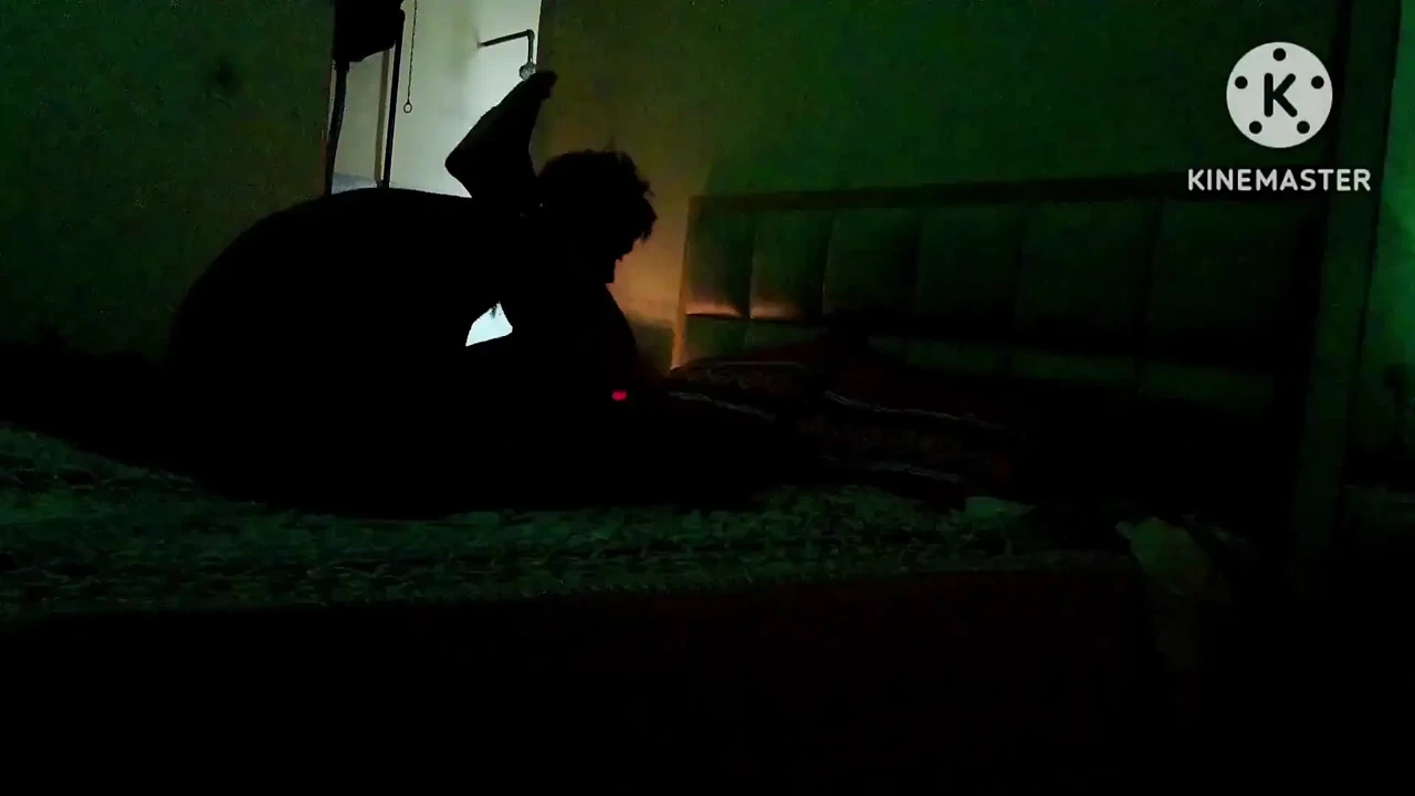 Horney Bhabhi让她的阴户做爱