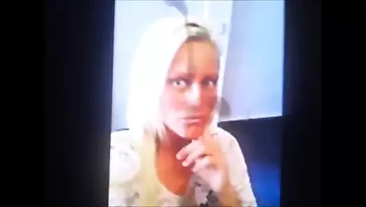 Ateşli sarışına boşalıyor
