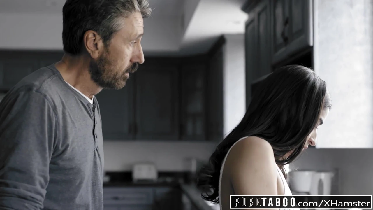 Pure tabu genç sürtük emily willis şaplak &amp; Creampie tarafından adım baba