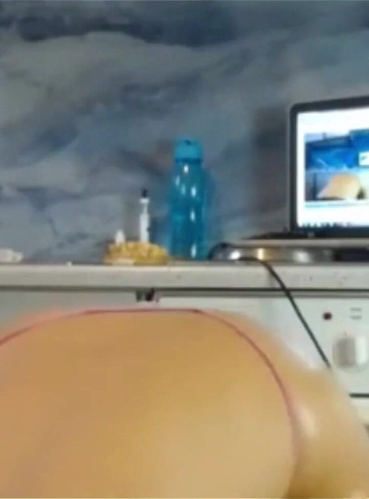 hot seksidiya laiv vebkaim par khel rahi hai