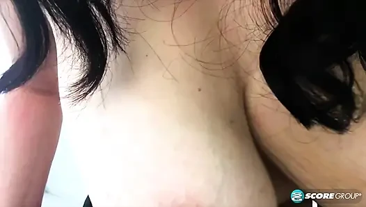 Vanessa y si cewek toket besar yang suka bertukar pasangan