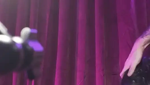 Dikey: vip oda ep.7: seksi striptizci Penelope memnun etmeyi seviyor