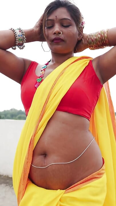 Eshita ta. Fată indiancă deshi frumoasă cu colaj, futută dur pe la spate, savurează clipul video