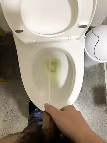 Pissing again with wet glans (no cumshot)