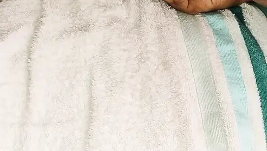 Hiyunamei likes to show her pussy in the room