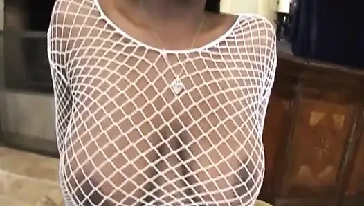 Memek sempit cewek semok kulit hitam ini dientot habis-habisan sama kontol besar pria kulit putih