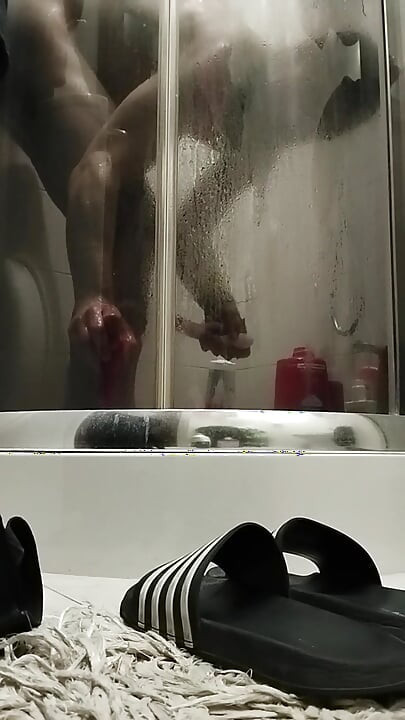 Shower solo bisexual