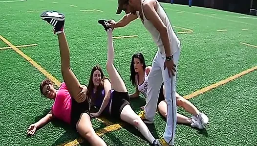 Büyük memeli Fransız genç kız pratik yaptıktan sonra yarağa biniyor